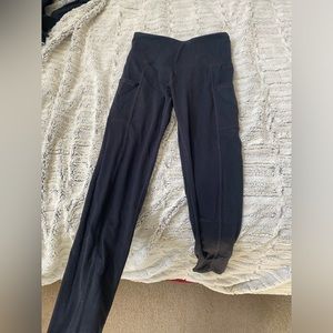 Black fitted workout leggings